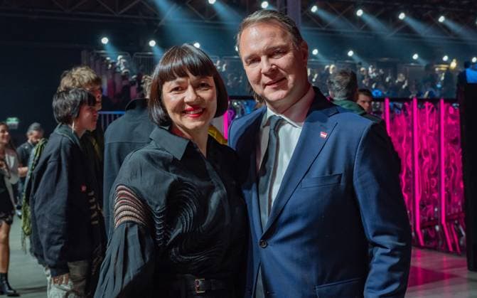 20250307 Red Carpet Verleihung 25. Amadeus Austrian Music Awards WIEN, OESTERREICH - 07. MAERZ: SPOe Abgeordneter zum Nationalrat, Bundesparteivorsitzender und Klubvorsitzender und Vize-Kanzler Andreas Babler mit seiner Gattin Stadtparteivorsitzende der SPOe Traiskirchen und Gemeinderaetin Karin Blum Karin Blum. bei seiner Ankunft am Redcarpet anlaesslich der Verleihung des 25. Amadeus Austria Music Awards 2025 in der MARX Halle am 07. Maerz 20253 in Wien, Oesterreich. 250307_SEPA_17_152 Copyright: xIsabellexOuvrardx SEPAxMedia