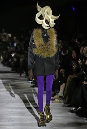 PFW - Noir Kei Ninomiya Runway A model walks the runway during the Noir Kei Ninomiya Womenswear Fall Winter 2025-2026 show as part of Paris Fashion, on March 8, 2025 in Paris, France. Photo by Alain-Gil Gonzalez ABACAPRESS.COM Paris France  Copyright: xGonzalezxAlain-Gil ABACAx