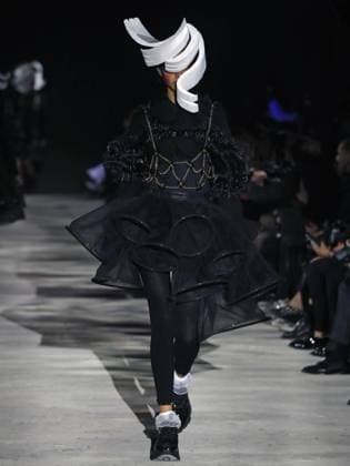 PFW - Noir Kei Ninomiya Runway A model walks the runway during the Noir Kei Ninomiya Womenswear Fall Winter 2025-2026 show as part of Paris Fashion, on March 8, 2025 in Paris, France. Photo by Alain-Gil Gonzalez ABACAPRESS.COM Paris France  Copyright: xGonzalezxAlain-Gil ABACAx