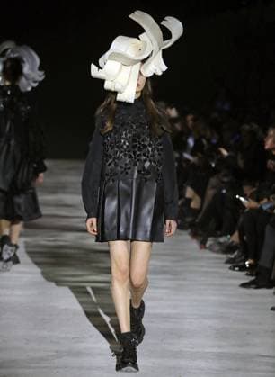 PFW - Noir Kei Ninomiya Runway A model walks the runway during the Noir Kei Ninomiya Womenswear Fall Winter 2025-2026 show as part of Paris Fashion, on March 8, 2025 in Paris, France. Photo by Alain-Gil Gonzalez ABACAPRESS.COM Paris France  Copyright: xGonzalezxAlain-Gil ABACAx