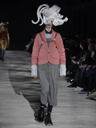 PFW - Noir Kei Ninomiya Runway A model walks the runway during the Noir Kei Ninomiya Womenswear Fall Winter 2025-2026 show as part of Paris Fashion, on March 8, 2025 in Paris, France. Photo by Alain-Gil Gonzalez ABACAPRESS.COM Paris France  Copyright: xGonzalezxAlain-Gil ABACAx