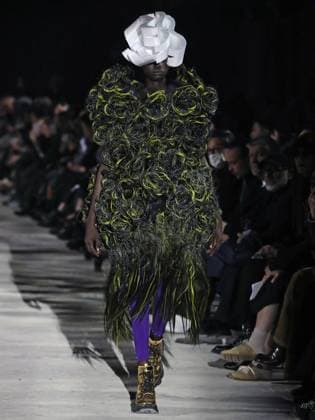 PFW - Noir Kei Ninomiya Runway A model walks the runway during the Noir Kei Ninomiya Womenswear Fall Winter 2025-2026 show as part of Paris Fashion, on March 8, 2025 in Paris, France. Photo by Alain-Gil Gonzalez ABACAPRESS.COM Paris France  Copyright: xGonzalezxAlain-Gil ABACAx