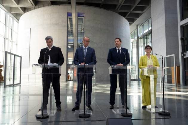 Lars Klingbeil, Saskia Esken, Friedrich Merz, Markus Söder Bundestag, Pressestatement, Partei- und Fraktionsspitze, SPD, CDU, CSU, Lars Klingbeil, Saskia Esken, Friedrich Merz, Markus Söder Berlin Berlin GER *** Lars Klingbeil, Saskia Esken, Friedrich Merz, Markus Söder Bundestag, Press statement, Party and parliamentary group leaders, SPD, CDU, CSU, Lars Klingbeil, Saskia Esken, Friedrich Merz, Markus Söder Berlin Berlin GER