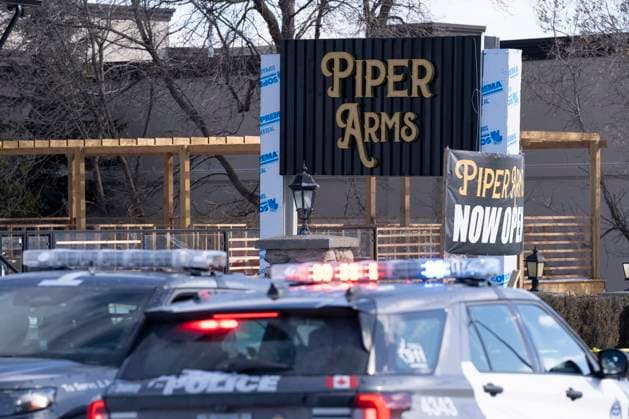 March 8, 2025, Toronto, On, Canada: Police work the scene of a shooting at a pub that left 12 people injured, including six with gunshot wounds, in Toronto, on Saturday, March 8, 2025. Toronto Canada  - ZUMAc35_ 20250308_zaf_c35_016 Copyright: xArlynxMcadoreyx