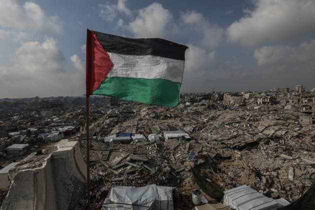 Bilder des Jahres 2025, News 03 März News Themen der Woche KW10 News Bilder des Tages A general view of the destruction as Palestinians continue their daily life with limited resources among the rubble of buildings destroyed as a result of Israeli attacks in Jabalia A general view of the destruction as Palestinians continue their daily life with limited resources among the rubble of buildings destroyed as a result of Israeli attacks in Jabalia, Gaza on March 08 , 2025. Approximately 2 million people were displaced in Gaza, with a population of 2.3 million, during the 15-month-long attacks of the Israeli army, targeting homes, hospitals, schools and shelters. Palestinians, who are deprived of the most basic needs such as shelter, food and clean water, are struggling with adverse weather conditions these days when the cold wea Copyright: xapaimagesxOmarxAshtawyx xapaimagesx