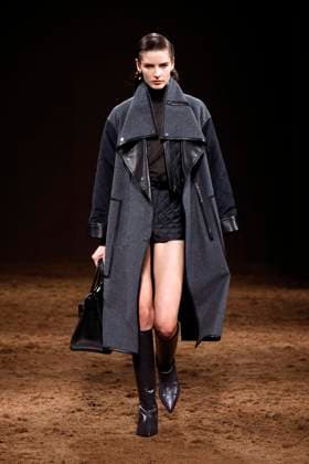 HERMES Ready to wear fall winter 2025 26 Paris March 2005 HERMES Ready to wear fall winter 2025 26 Paris March 2005, Credit:Zeppelin Avalon  Copyright: xZeppelinx xAvalonx 0973819610