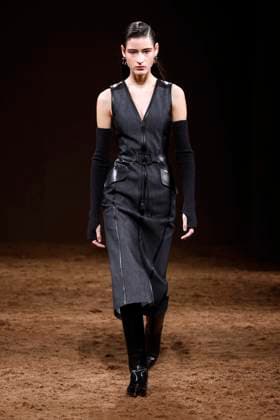 HERMES Ready to wear fall winter 2025 26 Paris March 2005 HERMES Ready to wear fall winter 2025 26 Paris March 2005, Credit:Zeppelin Avalon  Copyright: xZeppelinx xAvalonx 0973819695