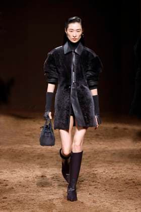 HERMES Ready to wear fall winter 2025 26 Paris March 2005 HERMES Ready to wear fall winter 2025 26 Paris March 2005, Credit:Zeppelin Avalon  Copyright: xZeppelinx xAvalonx 0973820016