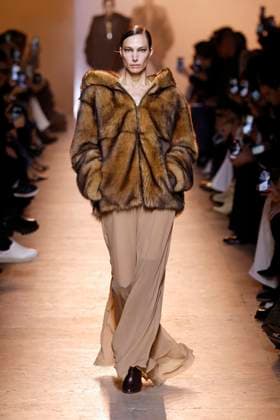 Elie Saab Ready to wear fall winter 2025 26 Paris March 2005 Elie Saab Ready to wear fall winter 2025 26 Paris March 2005, Credit:Zeppelin Avalon  Copyright: xZeppelinx xAvalonx 0973822995