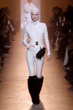 Elie Saab Ready to wear fall winter 2025 26 Paris March 2005 Elie Saab Ready to wear fall winter 2025 26 Paris March 2005, Credit:Zeppelin Avalon  Copyright: xZeppelinx xAvalonx 0973823688