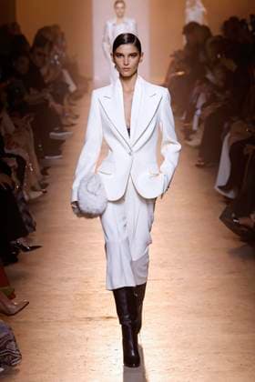Elie Saab Ready to wear fall winter 2025 26 Paris March 2005 Elie Saab Ready to wear fall winter 2025 26 Paris March 2005, Credit:Zeppelin Avalon  Copyright: xZeppelinx xAvalonx 0973823655