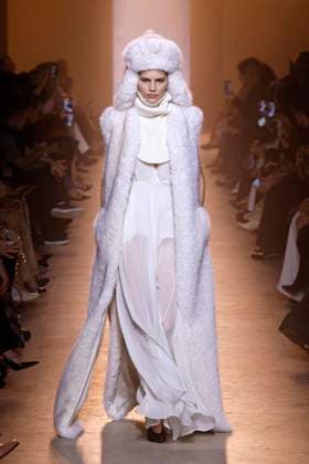 Elie Saab Ready to wear fall winter 2025 26 Paris March 2005 Elie Saab Ready to wear fall winter 2025 26 Paris March 2005, Credit:Zeppelin Avalon  Copyright: xZeppelinx xAvalonx 0973823678
