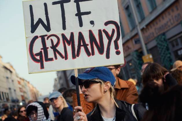 Bilder des Jahres 2025, News 03 März News Themen der Woche KW10 News Bilder des Tages Germany International Womens Day Thousands of people march to mark International Women™s Day through central Berlin, Germany, on March 8, 2025. Berlin Berlin Germany Copyright: xBabakxBordbarx