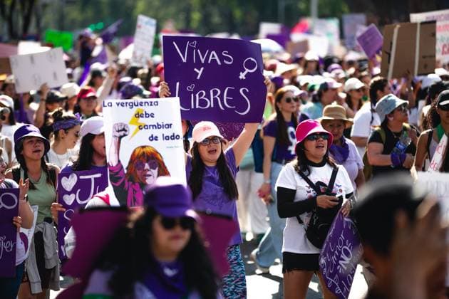 Hundreds of women join the worldwide protest against gender-violence, marching on Reforma Avenue to the main square Zocalo on the occasion of International Women s Day. on March 8, 2025 in Mexico City, Mexico. Mexico City Mexico - ZUMAe321 20250308_zia_e321_082 Copyright: xNataliaxPescadorx