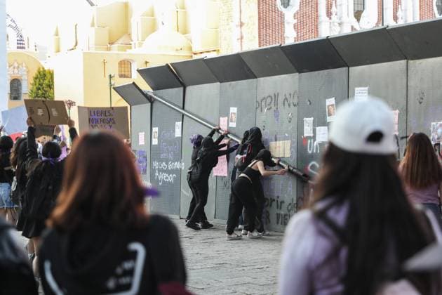 Hundreds of women join the worldwide protest against gender-violence, marching on main streets of Tlaxcala on the occasion of International Women s Day strike. on March 8, 2025 inTlaxcala, Mexico. Mexico City Mexico - ZUMAe321 20250308_zia_e321_124 Copyright: xEssenexHernandezx