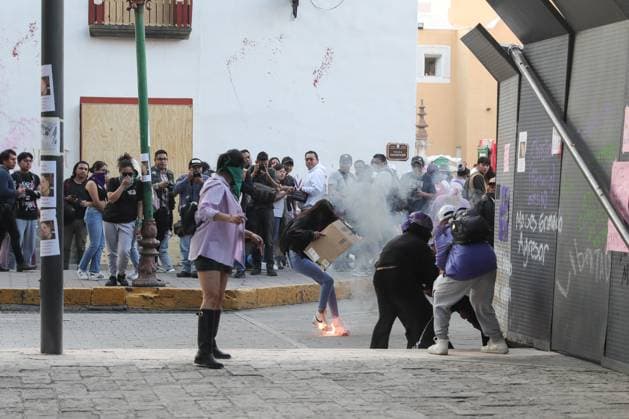 Hundreds of women join the worldwide protest against gender-violence, marching on main streets of Tlaxcala on the occasion of International Women s Day strike. on March 8, 2025 inTlaxcala, Mexico. Mexico City Mexico - ZUMAe321 20250308_zia_e321_127 Copyright: xEssenexHernandezx