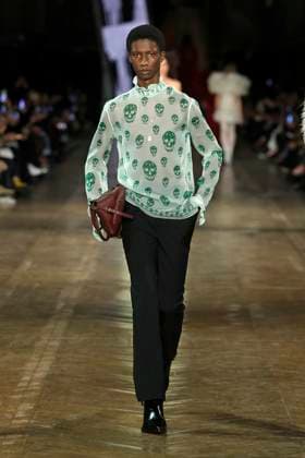 McQueen Ready to wear fall winter 2025 26 Paris March 2005 McQueen Ready to wear fall winter 2025 26 Paris March 2005, Credit:Zeppelin Avalon  Copyright: xZeppelinx xAvalonx 0973965154