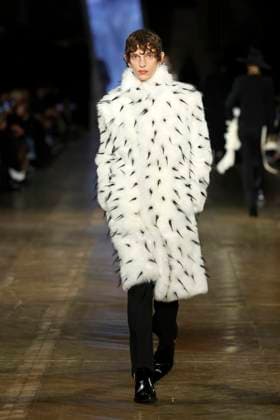 McQueen Ready to wear fall winter 2025 26 Paris March 2005 McQueen Ready to wear fall winter 2025 26 Paris March 2005, Credit:Zeppelin Avalon  Copyright: xZeppelinx xAvalonx 0973966164