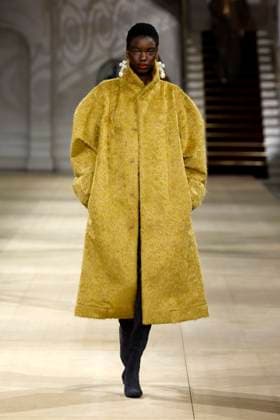 Andreas Kronthaler for Vivienne Westwood Ready to wear fall winter 2025 26 Paris March 2005 Andreas Kronthaler for Vivienne Westwood Ready to wear fall winter 2025 26 Paris March 2005, Credit:Zeppelin Avalon  Copyright: xZeppelinx xAvalonx 0973963120