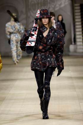 Andreas Kronthaler for Vivienne Westwood Ready to wear fall winter 2025 26 Paris March 2005 Andreas Kronthaler for Vivienne Westwood Ready to wear fall winter 2025 26 Paris March 2005, Credit:Zeppelin Avalon  Copyright: xZeppelinx xAvalonx 0973963523