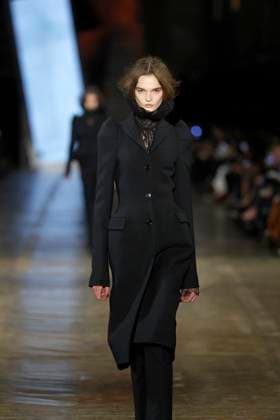 McQueen Ready to wear fall winter 2025 26 Paris March 2005 McQueen Ready to wear fall winter 2025 26 Paris March 2005, Credit:Zeppelin Avalon  Copyright: xZeppelinx xAvalonx 0973964751