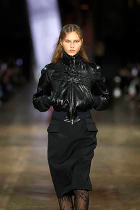 McQueen Ready to wear fall winter 2025 26 Paris March 2005 McQueen Ready to wear fall winter 2025 26 Paris March 2005, Credit:Zeppelin Avalon  Copyright: xZeppelinx xAvalonx 0973964921