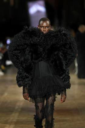 McQueen Ready to wear fall winter 2025 26 Paris March 2005 McQueen Ready to wear fall winter 2025 26 Paris March 2005, Credit:Zeppelin Avalon  Copyright: xZeppelinx xAvalonx 0973965009