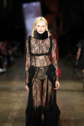 McQueen Ready to wear fall winter 2025 26 Paris March 2005 McQueen Ready to wear fall winter 2025 26 Paris March 2005, Credit:Zeppelin Avalon  Copyright: xZeppelinx xAvalonx 0973965057