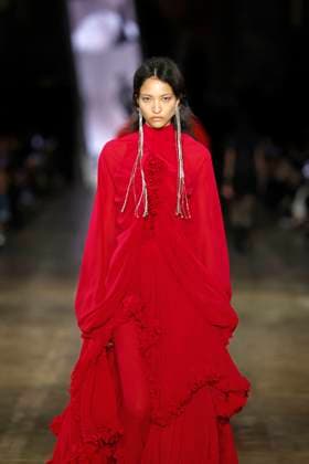 McQueen Ready to wear fall winter 2025 26 Paris March 2005 McQueen Ready to wear fall winter 2025 26 Paris March 2005, Credit:Zeppelin Avalon  Copyright: xZeppelinx xAvalonx 0973965080