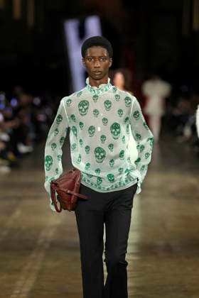McQueen Ready to wear fall winter 2025 26 Paris March 2005 McQueen Ready to wear fall winter 2025 26 Paris March 2005, Credit:Zeppelin Avalon  Copyright: xZeppelinx xAvalonx 0973965164
