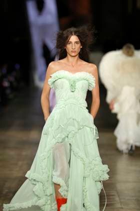 McQueen Ready to wear fall winter 2025 26 Paris March 2005 McQueen Ready to wear fall winter 2025 26 Paris March 2005, Credit:Zeppelin Avalon  Copyright: xZeppelinx xAvalonx 0973965190