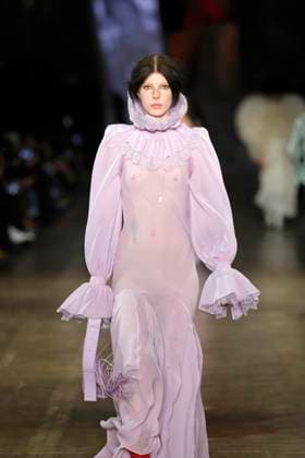 McQueen Ready to wear fall winter 2025 26 Paris March 2005 McQueen Ready to wear fall winter 2025 26 Paris March 2005, Credit:Zeppelin Avalon  Copyright: xZeppelinx xAvalonx 0973965211