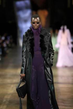 McQueen Ready to wear fall winter 2025 26 Paris March 2005 McQueen Ready to wear fall winter 2025 26 Paris March 2005, Credit:Zeppelin Avalon  Copyright: xZeppelinx xAvalonx 0973965776