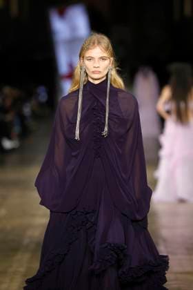McQueen Ready to wear fall winter 2025 26 Paris March 2005 McQueen Ready to wear fall winter 2025 26 Paris March 2005, Credit:Zeppelin Avalon  Copyright: xZeppelinx xAvalonx 0973965801