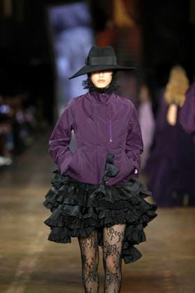 McQueen Ready to wear fall winter 2025 26 Paris March 2005 McQueen Ready to wear fall winter 2025 26 Paris March 2005, Credit:Zeppelin Avalon  Copyright: xZeppelinx xAvalonx 0973965842