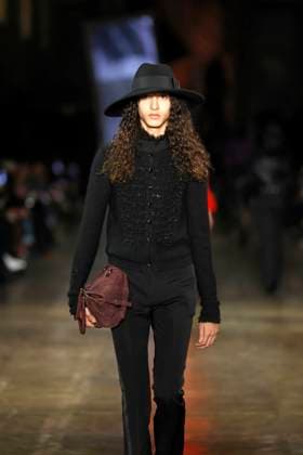 McQueen Ready to wear fall winter 2025 26 Paris March 2005 McQueen Ready to wear fall winter 2025 26 Paris March 2005, Credit:Zeppelin Avalon  Copyright: xZeppelinx xAvalonx 0973965898