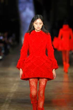 McQueen Ready to wear fall winter 2025 26 Paris March 2005 McQueen Ready to wear fall winter 2025 26 Paris March 2005, Credit:Zeppelin Avalon  Copyright: xZeppelinx xAvalonx 0973965913