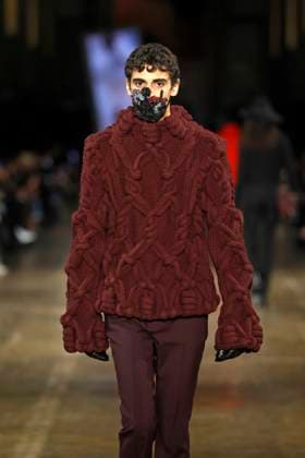 McQueen Ready to wear fall winter 2025 26 Paris March 2005 McQueen Ready to wear fall winter 2025 26 Paris March 2005, Credit:Zeppelin Avalon  Copyright: xZeppelinx xAvalonx 0973965948
