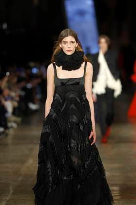 McQueen Ready to wear fall winter 2025 26 Paris March 2005 McQueen Ready to wear fall winter 2025 26 Paris March 2005, Credit:Zeppelin Avalon  Copyright: xZeppelinx xAvalonx 0973966011