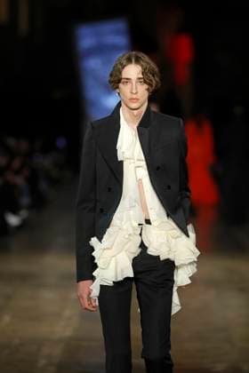 McQueen Ready to wear fall winter 2025 26 Paris March 2005 McQueen Ready to wear fall winter 2025 26 Paris March 2005, Credit:Zeppelin Avalon  Copyright: xZeppelinx xAvalonx 0973966047