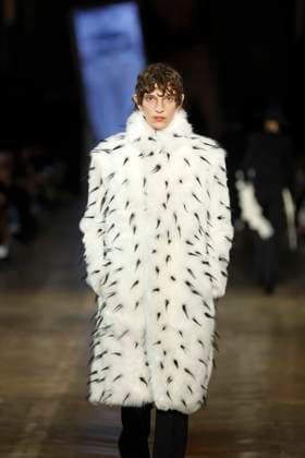 McQueen Ready to wear fall winter 2025 26 Paris March 2005 McQueen Ready to wear fall winter 2025 26 Paris March 2005, Credit:Zeppelin Avalon  Copyright: xZeppelinx xAvalonx 0973966175