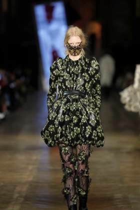 McQueen Ready to wear fall winter 2025 26 Paris March 2005 McQueen Ready to wear fall winter 2025 26 Paris March 2005, Credit:Zeppelin Avalon  Copyright: xZeppelinx xAvalonx 0973966252