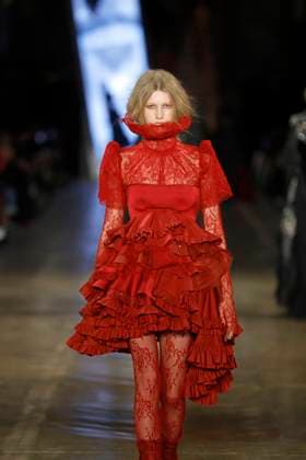 McQueen Ready to wear fall winter 2025 26 Paris March 2005 McQueen Ready to wear fall winter 2025 26 Paris March 2005, Credit:Zeppelin Avalon  Copyright: xZeppelinx xAvalonx 0973966337