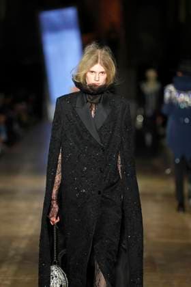 McQueen Ready to wear fall winter 2025 26 Paris March 2005 McQueen Ready to wear fall winter 2025 26 Paris March 2005, Credit:Zeppelin Avalon  Copyright: xZeppelinx xAvalonx 0973966392