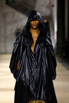 Andreas Kronthaler for Vivienne Westwood Ready to wear fall winter 2025 26 Paris March 2005 Andreas Kronthaler for Vivienne Westwood Ready to wear fall winter 2025 26 Paris March 2005, Credit:Zeppelin Avalon  Copyright: xZeppelinx xAvalonx 0973962652