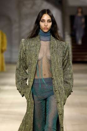 Andreas Kronthaler for Vivienne Westwood Ready to wear fall winter 2025 26 Paris March 2005 Andreas Kronthaler for Vivienne Westwood Ready to wear fall winter 2025 26 Paris March 2005, Credit:Zeppelin Avalon  Copyright: xZeppelinx xAvalonx 0973963229