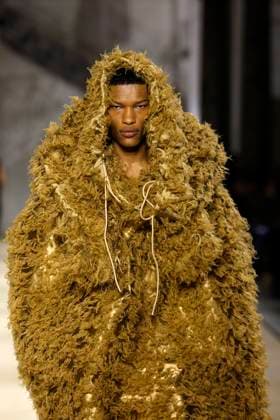 Andreas Kronthaler for Vivienne Westwood Ready to wear fall winter 2025 26 Paris March 2005 Andreas Kronthaler for Vivienne Westwood Ready to wear fall winter 2025 26 Paris March 2005, Credit:Zeppelin Avalon  Copyright: xZeppelinx xAvalonx 0973964617