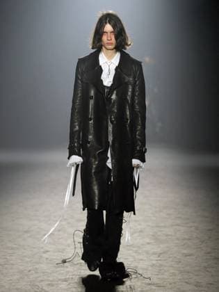 PFW - Ann Demeulemeester Runway A model walks the runway during the Ann Demeulemeester Womenswear Fall Winter 2025-2026 show as part of Paris Fashion Week at Espace des Blancs Manteaux on March 8, 2025 in Paris, France. Photo by Alaain-Gil Gonzalez ABACAPRESS.COM Paris France  Copyright: xGonzalezxAlain-Gil ABACAx