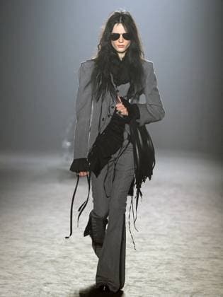 PFW - Ann Demeulemeester Runway A model walks the runway during the Ann Demeulemeester Womenswear Fall Winter 2025-2026 show as part of Paris Fashion Week at Espace des Blancs Manteaux on March 8, 2025 in Paris, France. Photo by Alaain-Gil Gonzalez ABACAPRESS.COM Paris France  Copyright: xGonzalezxAlain-Gil ABACAx
