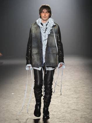 PFW - Ann Demeulemeester Runway A model walks the runway during the Ann Demeulemeester Womenswear Fall Winter 2025-2026 show as part of Paris Fashion Week at Espace des Blancs Manteaux on March 8, 2025 in Paris, France. Photo by Alaain-Gil Gonzalez ABACAPRESS.COM Paris France  Copyright: xGonzalezxAlain-Gil ABACAx